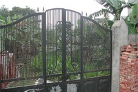 Nhiều chủ Kl99ok phiên bản mới "trang điểm" cho thửa đất bằng tường bao và cổng sắt